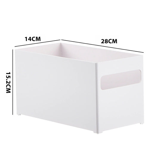 Stapelbare, weiße Aufbewahrungsbox mit den Dimensionen 28 cm in der Breite, 14 cm in der Tiefe und 15,2 cm in der Höhe, ausgestattet mit einem praktischen Griff an der Seite. Das Produkt zeichnet sich durch ein einfaches und effizientes Design aus, das Ordnung und Stil in jedes Wohnambiente bringt.