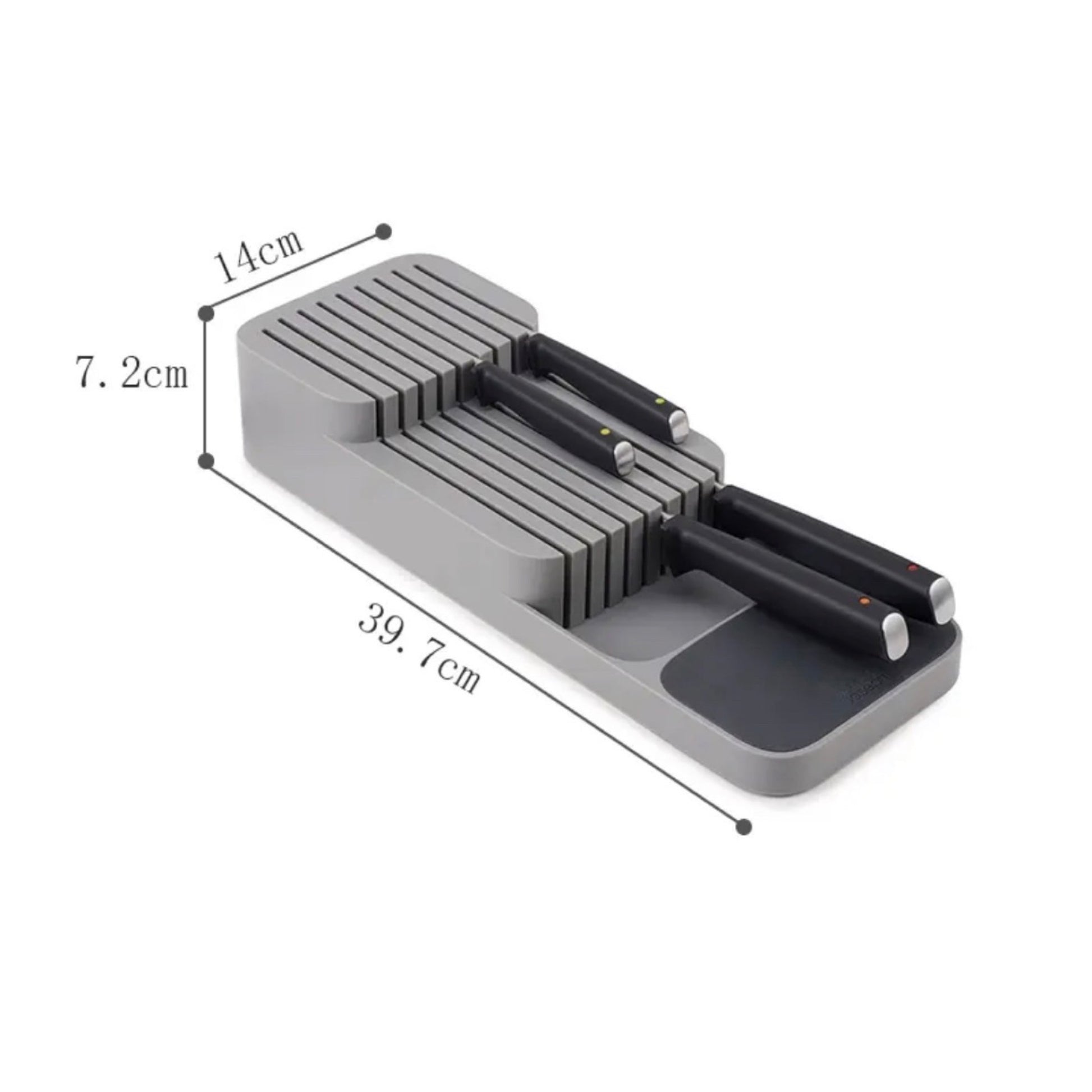 Ein strukturiert gestalteter Messer-Organizer mit Maßangaben: Länge 39,7 cm, Breite 14 cm und Höhe 7,2 cm. Das Design bietet gestaffelte Steckplätze für eine Vielzahl von Messern und verfügt über ein zusätzliches Ablagefach, ideal für eine effiziente Raumausnutzung in Küchenschubladen.