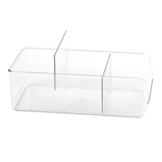 Leerer transparenter Acryl-Aufbewahrungsbehälter von iDesign mit drei geräumigen Fächern, die durch zwei vertikale Trennwände geteilt werden. Die geriffelte Bodenstruktur verhindert das Rutschen von Gegenständen, und das klare Design lässt den Inhalt leicht erkennen.