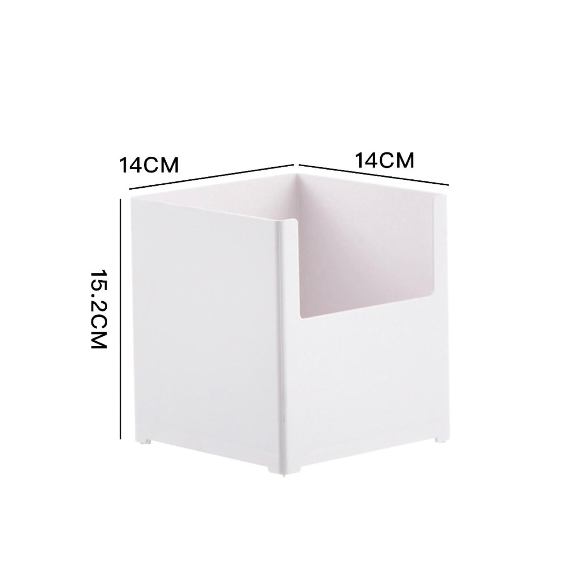 Quadratische, weiße Aufbewahrungsbox mit halb offener Vorderseite, Maße: 14 cm x 14 cm x 15,2 cm. Ihr Design ist minimalistisch und vielseitig, perfekt für das übersichtliche Sortieren von Objekten in jedem Raum.