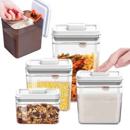 Eine Sammlung verschiedener Vorratsdosen mit weißem Deckel und Pop-up-Verschlussmechanismus, präsentiert in einer Küchenumgebung. Eine Hand betätigt den orangefarbenen Silikon-Löffelhalter an einer der Dosen. Die Dosen sind gefüllt mit einer Vielzahl von Lebensmitteln, wie Mehl, Müsli, Pasta und Körner, um die Multifunktionalität zu demonstrieren.